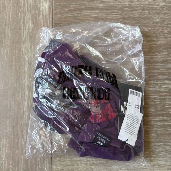 Urban outfitters Death Row Records‎ Doberman Tee purple size medium NWT in pkg - Picture 2 of 3